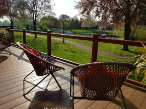 Luxury River Front Lodge